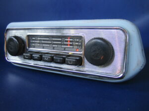 Altes Auto-Radio Volkswagen timer