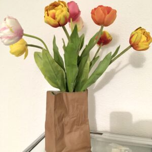 Paper-Bag-Vase-von-Tapio-Wirkkala-fuer-Rosenthal-Vintage-scaled.jpeg