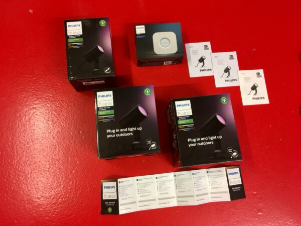 3x PHILIPS HUE Wegleuchte Lily + Hue Bridge - NEU!